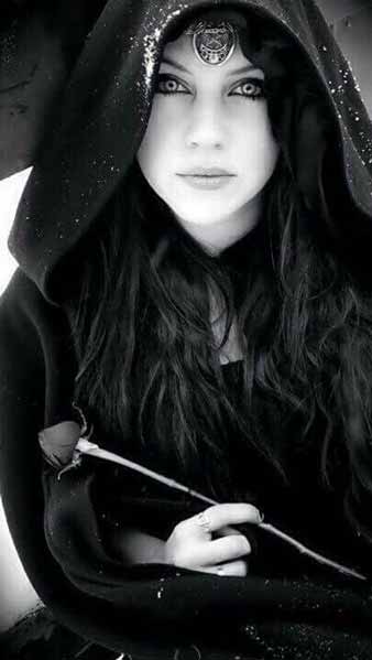 استایل گوتیک یا وحشی از موسیقی به سبک راک بوجود آمد که مدلی خشن است.