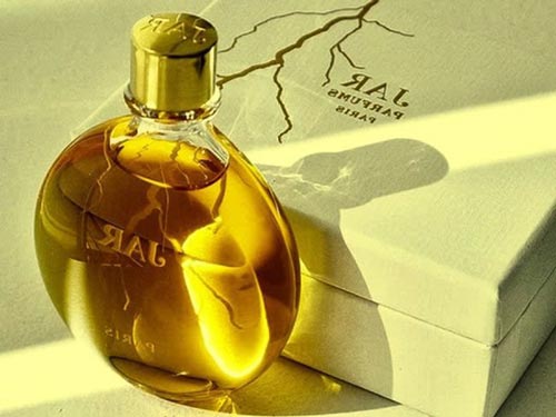 JAR Bolt of Lightning، گران ترین عطر از گل های شرقی است.