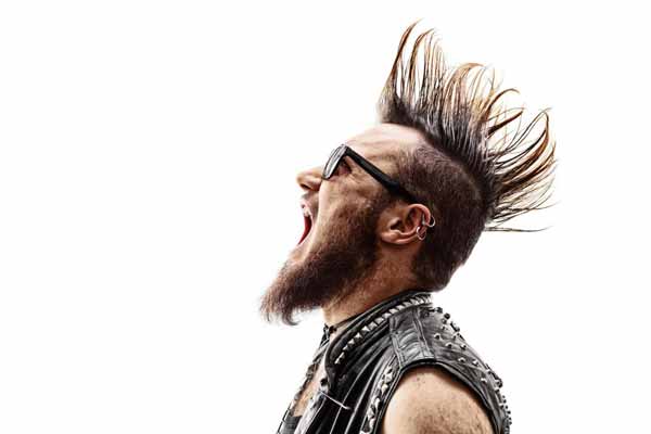 نمونه ای از استایل پانک و نحوه ی شکل گیری این سبک و تیپ را مشاهده می کنید.