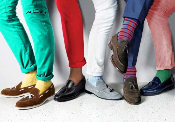 مدلی زیبا از تضاد رنگ جوراب و کفش را مشاهده می کنید.
