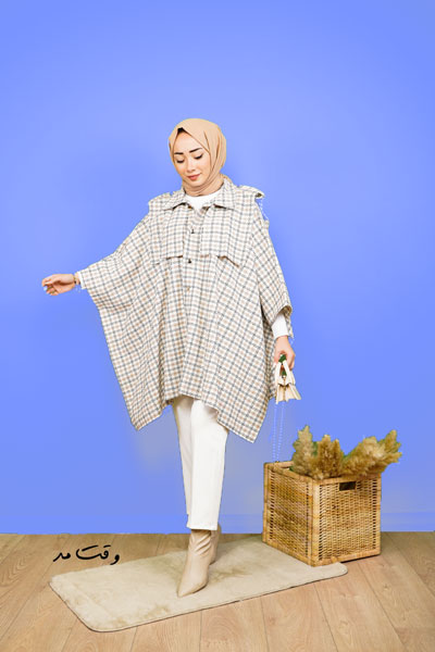 مدلی از مانتو اسلامی و با حجاب که بین مسلمانان رایج است.