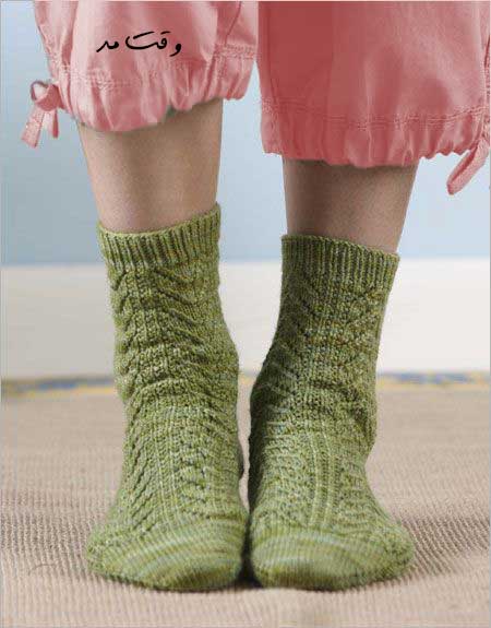 مدلی خاص و جذاب از جوراب بافتنی زنانه که پا را گرم نگه می دارد.