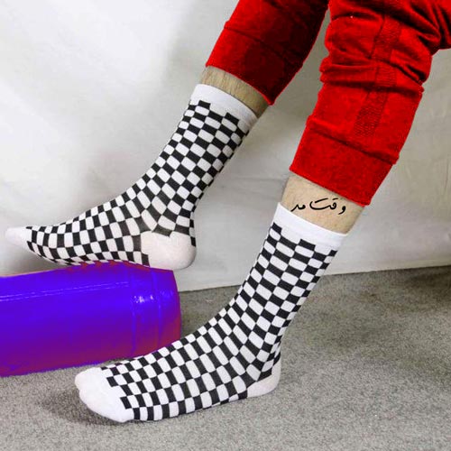 مدل جوراب شطرنجی زیبا که مناسب استایل کلاسیک است را مشاهده می کنید.