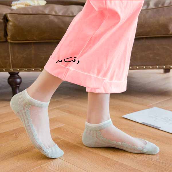 مدلی متفاوت از جوراب شفاف یا شیشه ای زنانه   