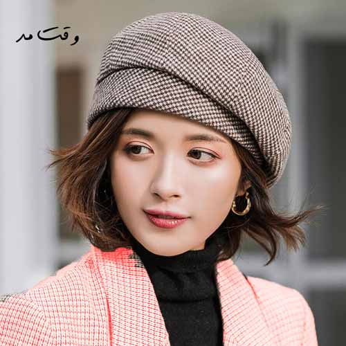 کلاه دخترانه کلاسیک پشمی‌ Classic Wool) Beret) با رنگ بندی متنوع از جمله کلاه های فرانسوی است.
