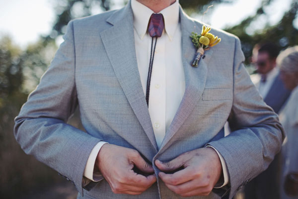 مدل جدید از کراوات بولو یا کراوات بندی مردانه را مشاهده میکنید.