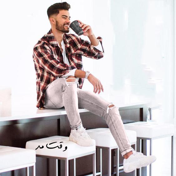 مدلی زیبا از تیپ و استایل خیابانی یا اسپرت پسرانه