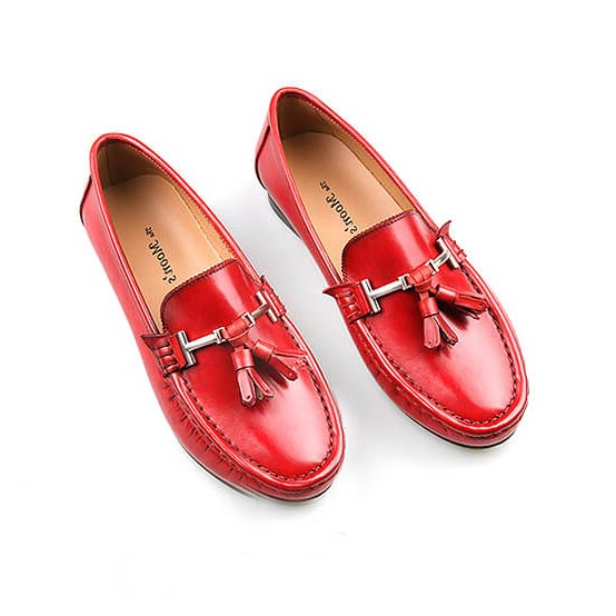 مدلی شیک از کفش کالج دخترانه برند گوچی