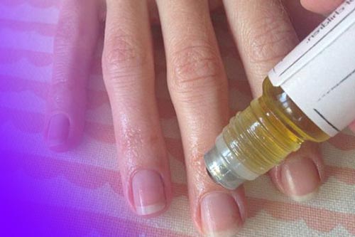 استفاده از روغن کرچک بر روی ناخن ها برای تقویت ناخن های ضعیف و شکننده