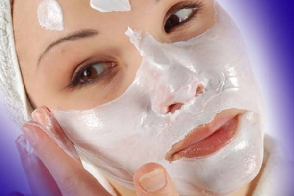 ماسک صورت ماست، یکی از بهترین انواع ماسک خانگی برای درمان جوش سرسیاه