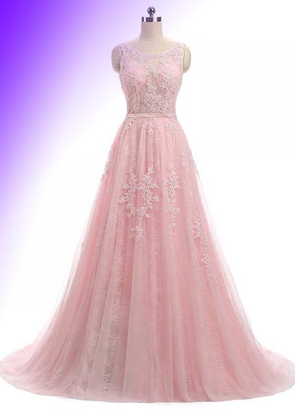 لباس مجلسی جدید توری، یکی از محبوب ترین انواع مدل لباس مجلسی زنانه