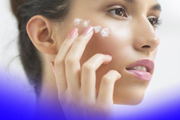 از کرم ضد آفتاب در طول روز استفاده کنید.