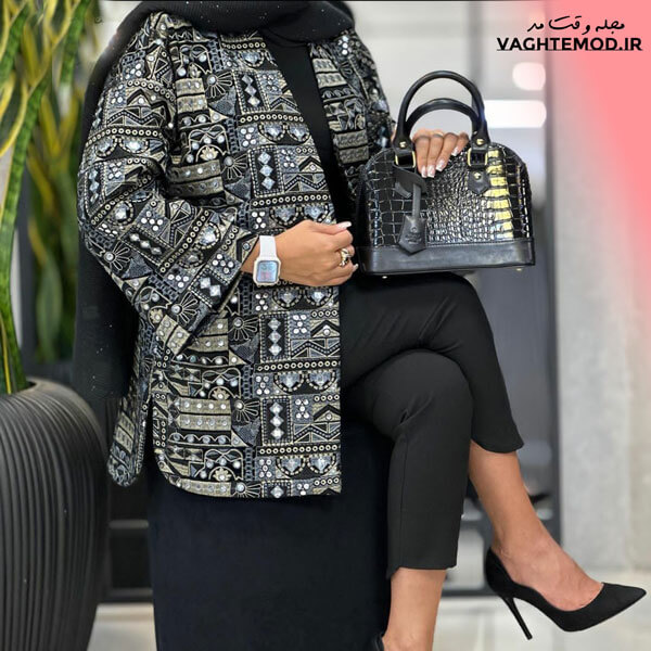 از ویژگی مانتو های چاق کننده بانوان، وجود طرح های ریز است